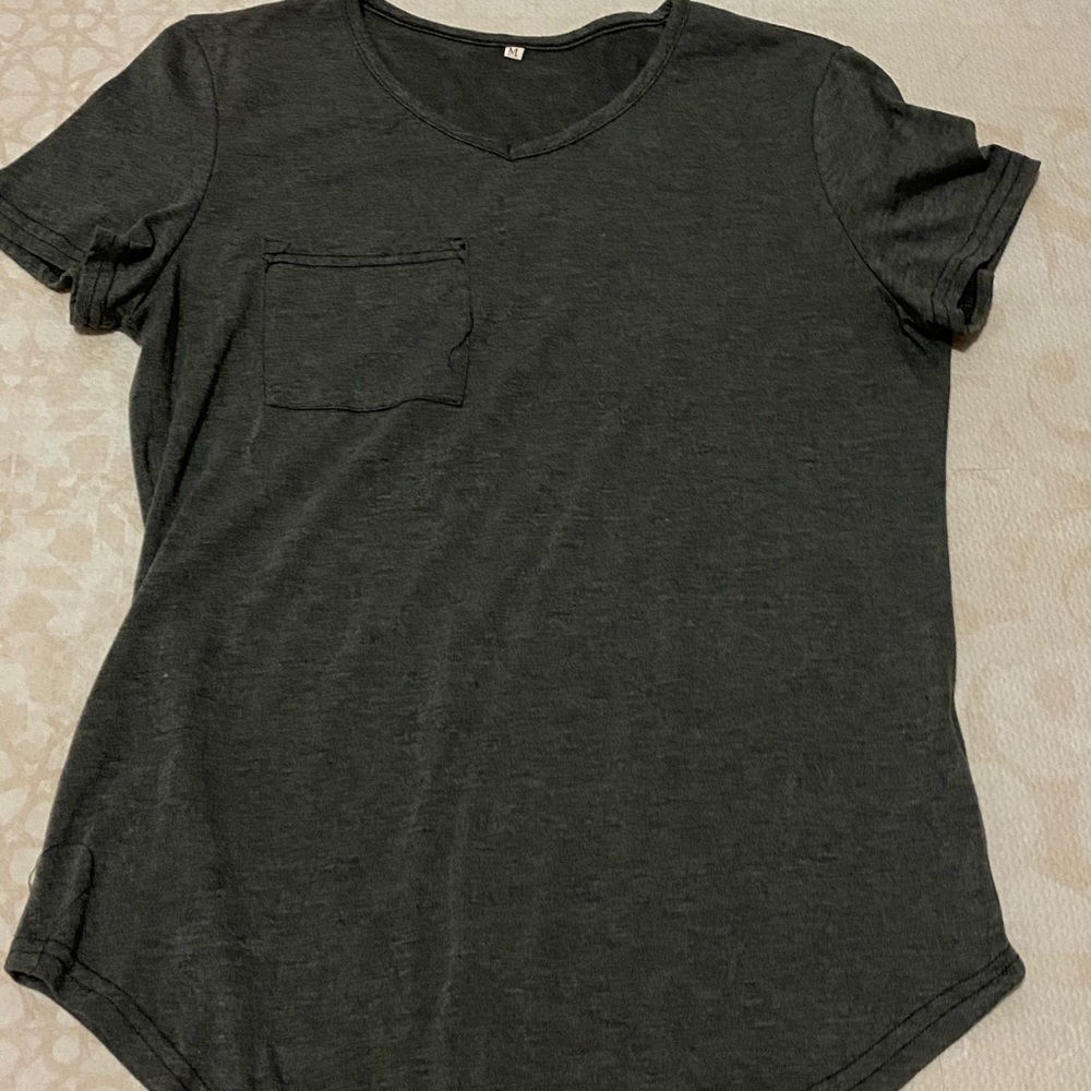 Tops - Picture 3 of 4